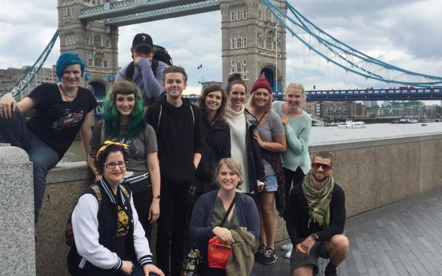 Students gather for a group photo in front of the London Bridge.