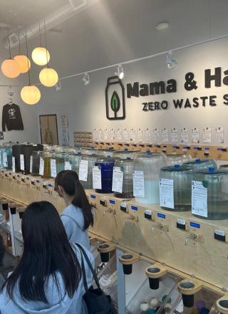 Students Touring Mama & Hapas